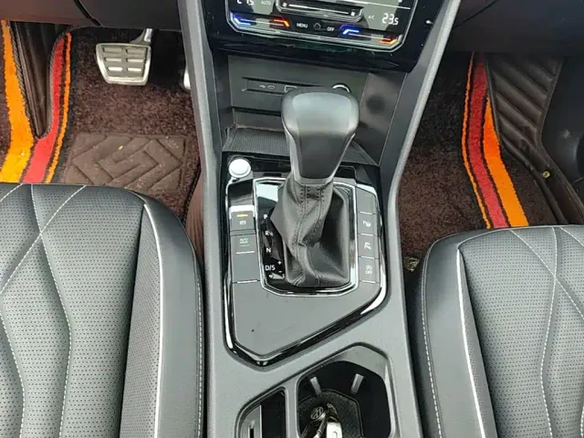 Volkswagen Tiguan L — Фото автомобиля 13