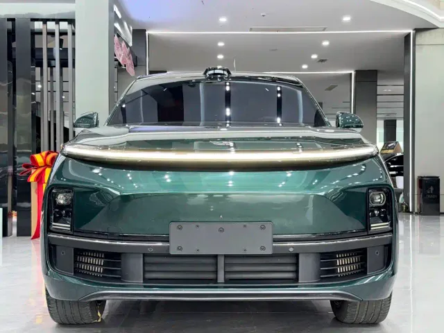 Li Auto L9 — Фото автомобиля 2