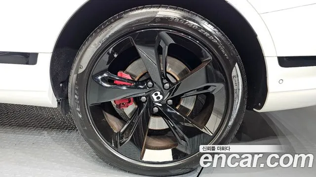 Bentley Bentayga Bentayga 4.0 V8 Base — Фото автомобиля 17