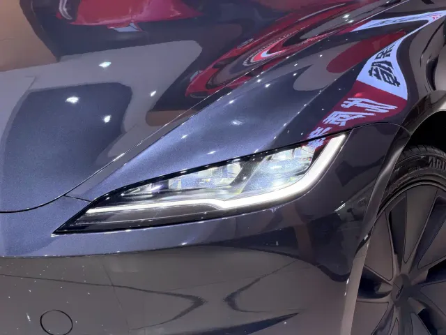 Tesla Model 3 — Фото автомобиля 3