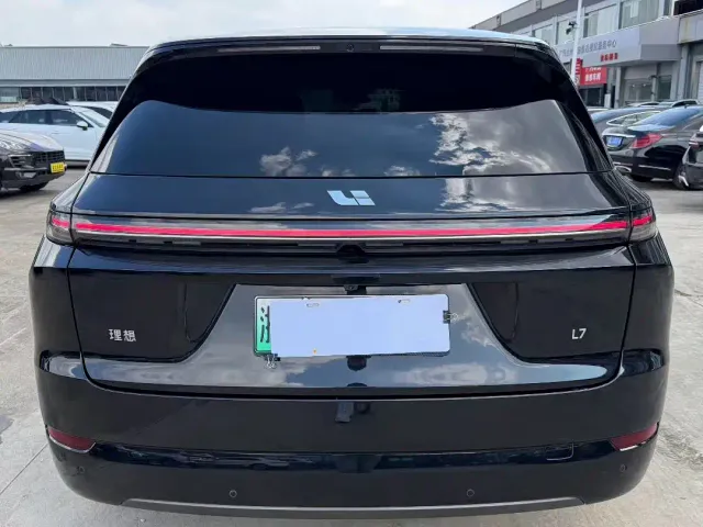 Li Auto L7 — Фото автомобиля 8