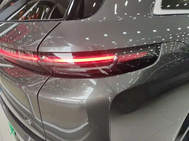 Li Auto L8 — Фото автомобиля 7