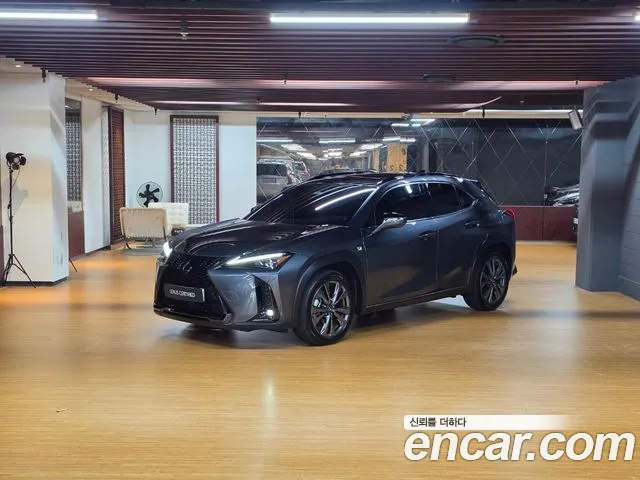 Lexus UX — Фото автомобиля 4
