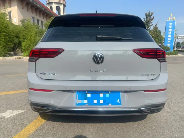 Volkswagen Golf — Фото автомобиля 15