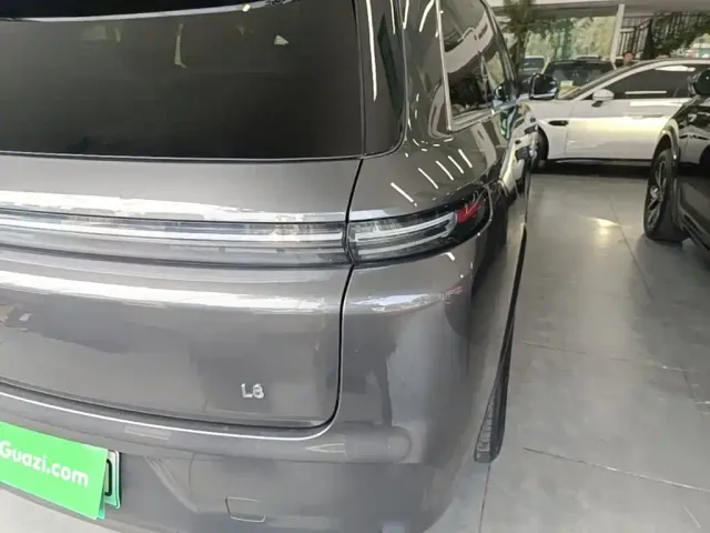 Li Auto L8 — Фото автомобиля 7