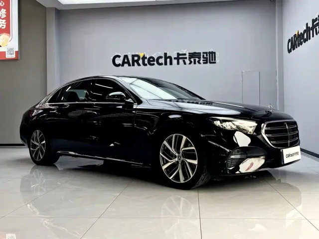 Mercedes-Benz E-Class — Фото автомобиля 3