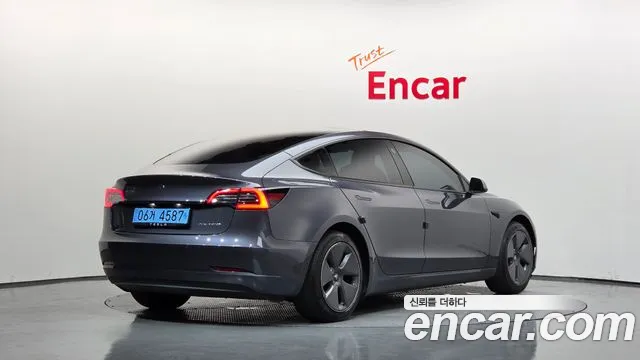 Tesla Model 3 — Фото автомобиля 2