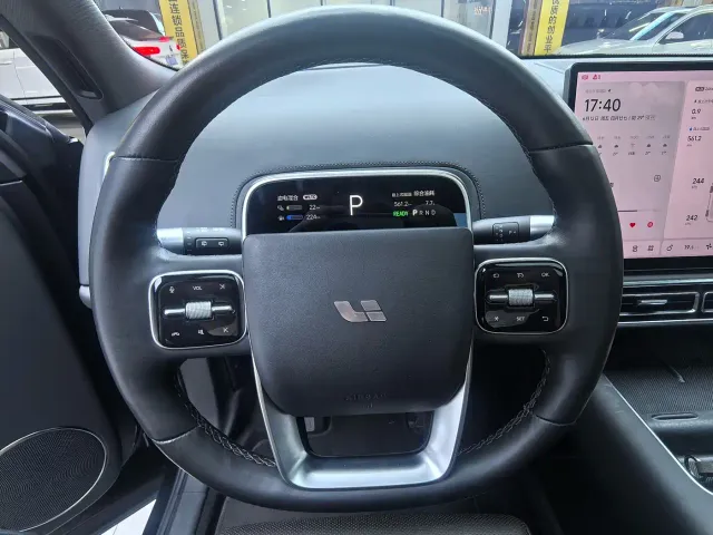 Li Auto L8 — Фото автомобиля 11