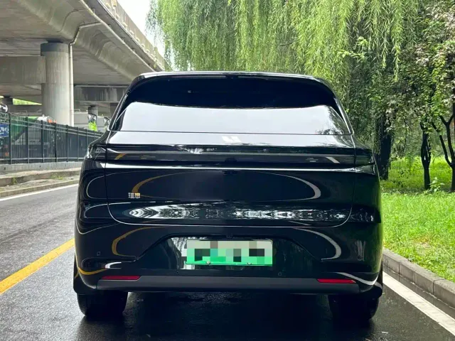 Li Auto L6 — Фото автомобиля 5