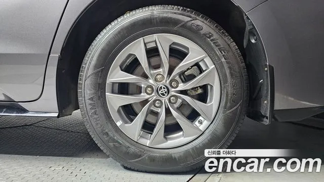 Toyota Sienna — Фото автомобиля 20