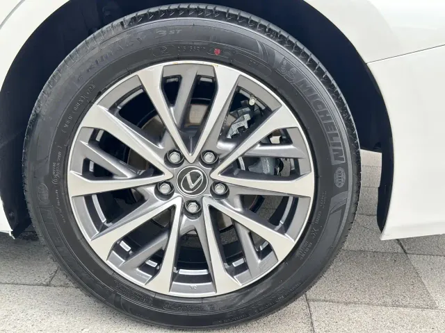 Lexus ES — Фото автомобиля 24