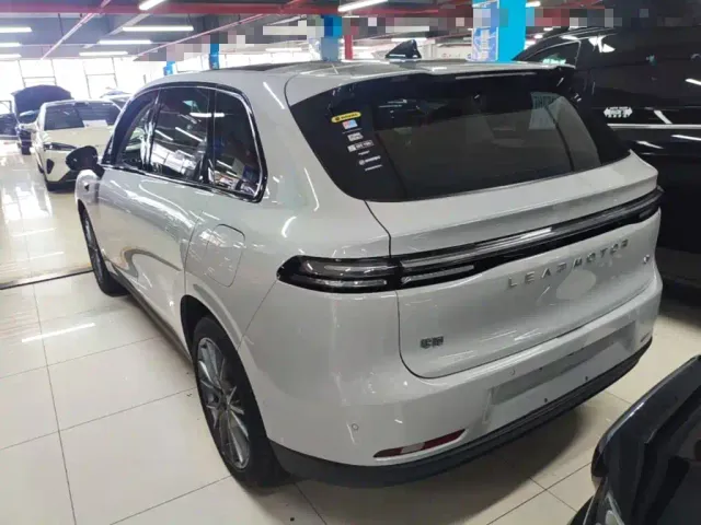 Leapmotor C10 — Фото автомобиля 4