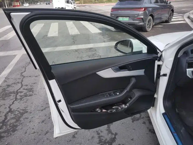 Audi A4L — Фото автомобиля 7