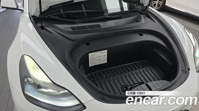 Tesla Model 3 — Фото автомобиля 6