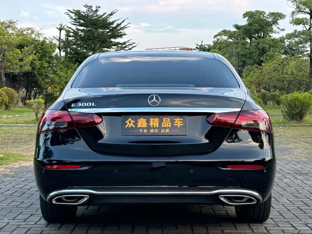 Mercedes-Benz E-Class — Фото автомобиля 12