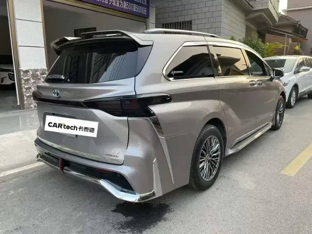 Toyota Sienna — Фото автомобиля 3