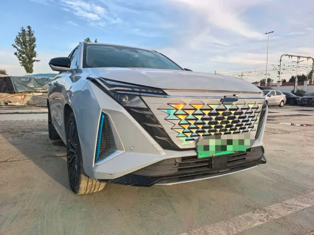 Фотография автомобиля — Changan Oshan Z6 EV