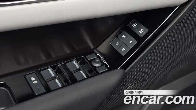 Land Rover Range Rover Velar Range Rover Velar 2.0 P250 Dynamic SE — Фото автомобиля 30