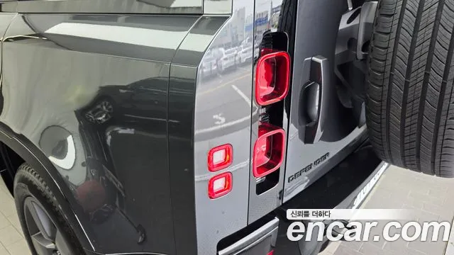 Land Rover Defender Defender (L663) 110 P300 X-Dynamic SE — Фото автомобиля 23