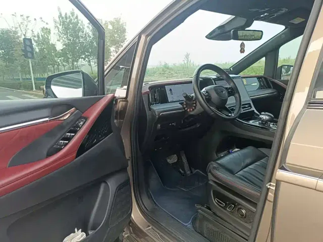 GAC Trumpchi M8 — Фото автомобиля 15
