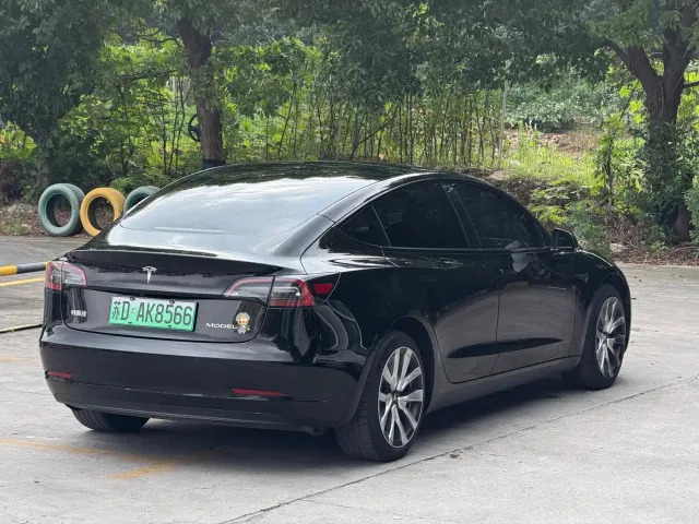 Tesla Model 3 — Фото автомобиля 14