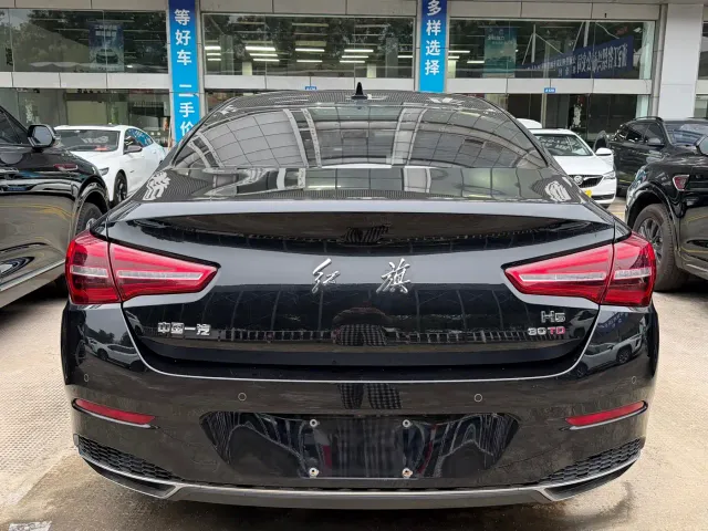 Hongqi H5 — Фото автомобиля 5