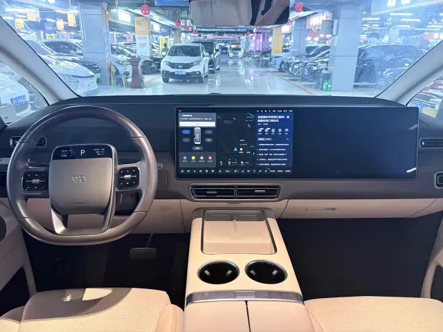 Li Auto MEGA — Фото автомобиля 6