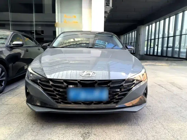 Hyundai Elantra — Фото автомобиля 2