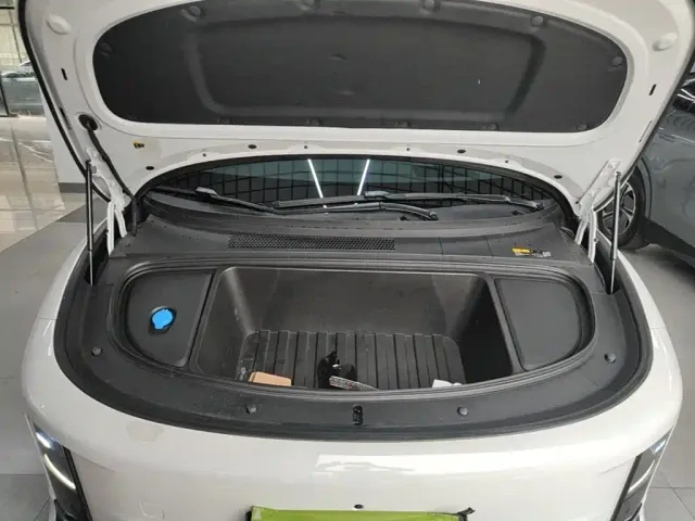 Li Auto i6 — Фото автомобиля 19
