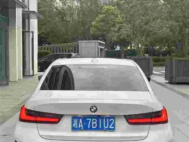 BMW 3 Series — Фото автомобиля 4