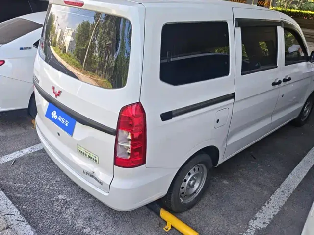 Wuling Hongguang V — Фото автомобиля 3