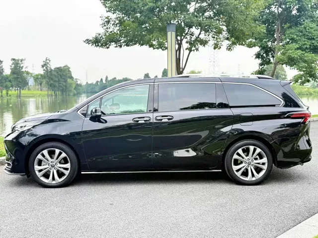 Toyota Sienna — Фото автомобиля 3
