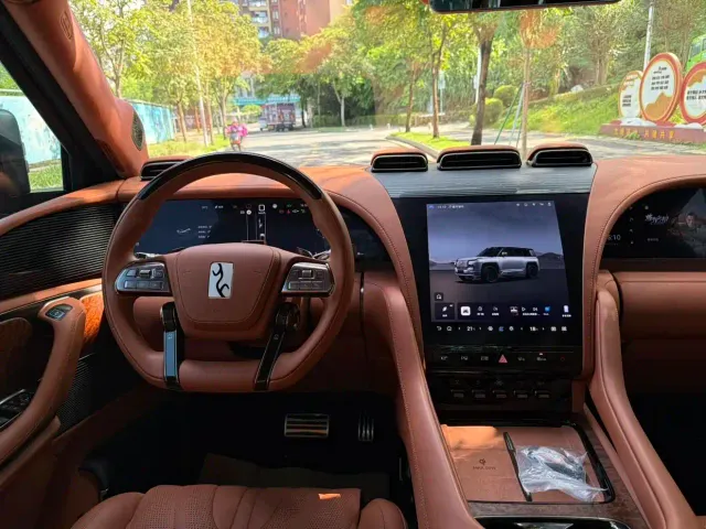 BYD U8 — Фото автомобиля 7