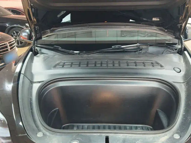 Tesla Model Y — Фото автомобиля 19