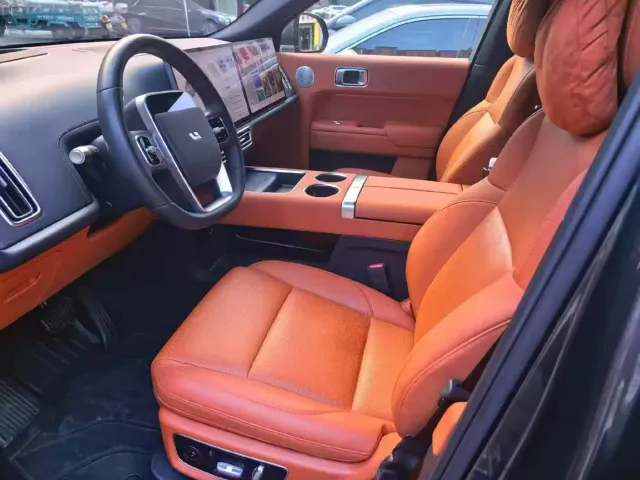 Li Auto L8 — Фото автомобиля 3