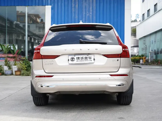 Volvo XC60 — Фото автомобиля 8