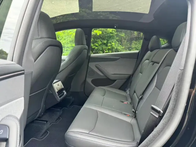 Tesla Model Y — Фото автомобиля 11