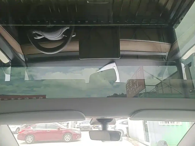 Tesla Model Y — Фото автомобиля 17