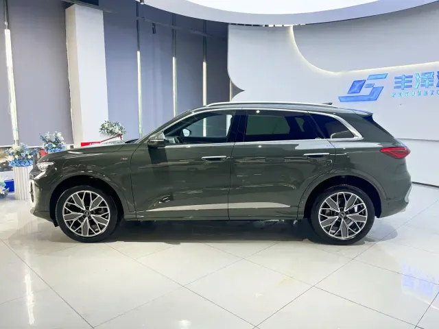 Audi Q5L — Фото автомобиля 3