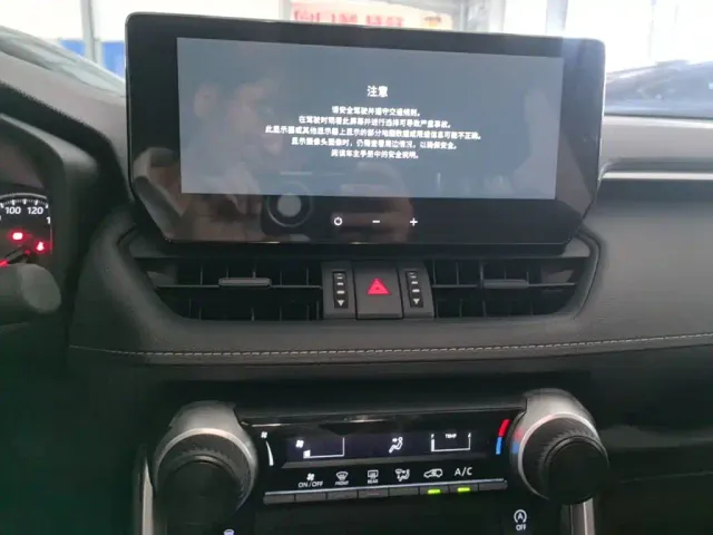 Toyota RAV4 — Фото автомобиля 12