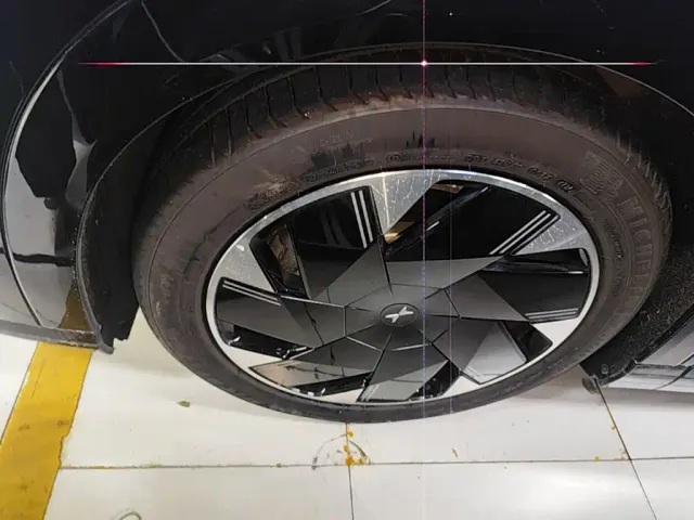 Xpeng X9 — Фото автомобиля 22