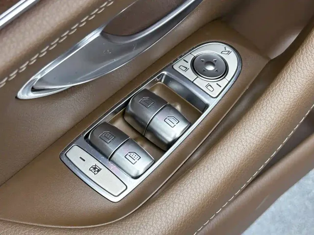 Mercedes-Benz E-Class — Фото автомобиля 23