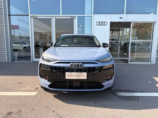 Audi Q6L e-tron — Фото автомобиля 2