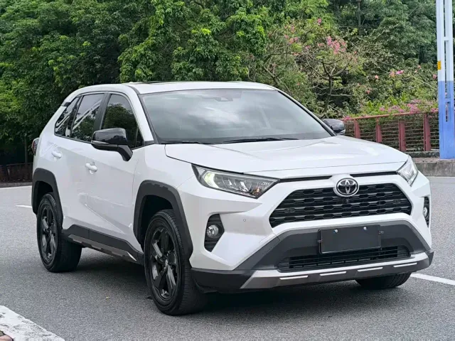 Toyota RAV4 — Фото автомобиля 4