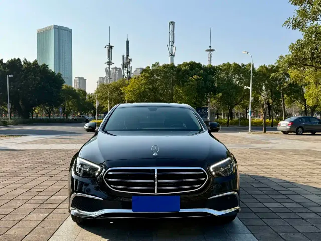 Mercedes-Benz E-Class — Фото автомобиля 2