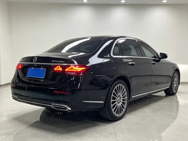 Mercedes-Benz E-Class — Фото автомобиля 19