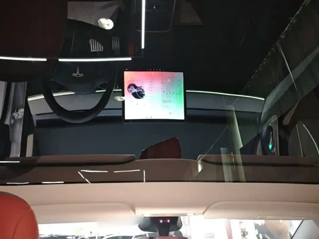 Tesla Model Y — Фото автомобиля 17