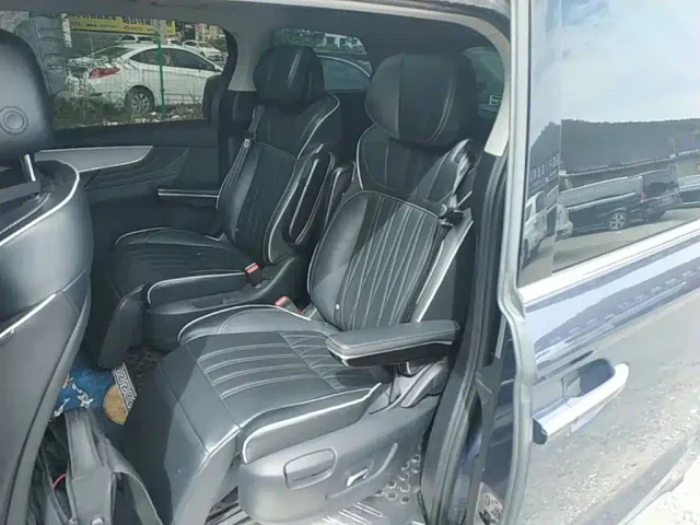 Roewe iMAX8 — Фото автомобиля 16