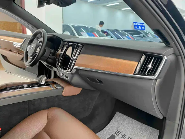 Volvo S90 — Фото автомобиля 7