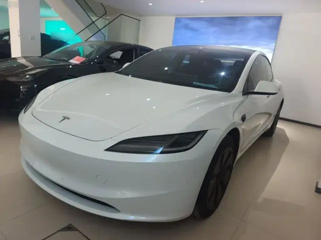Фотография автомобиля — Tesla Model 3